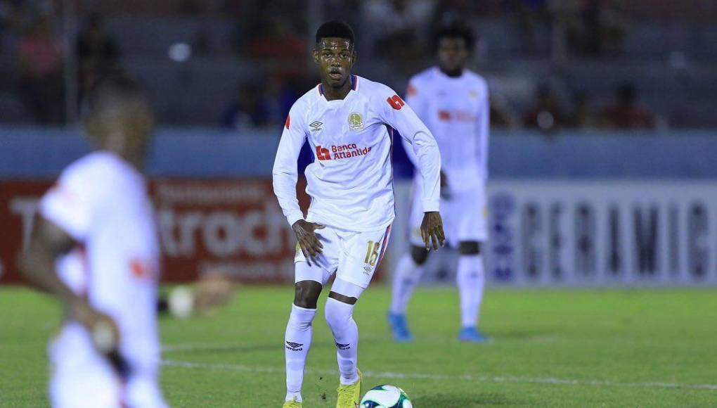 Defensa: Julián Martínez sería otro de los elegidos para el clásico ante Motagua como defensor por izquierda.