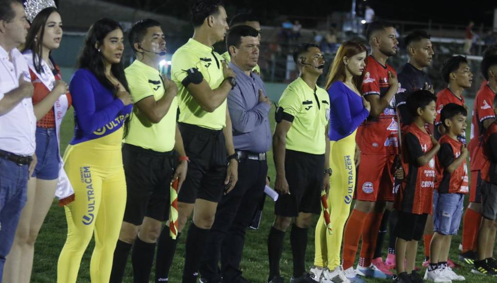 Antes del inicio del partido, se entonó el himno nacional de Honduras.