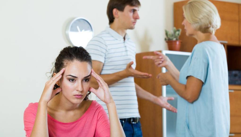 Cuando la “mamitis” interfiere en su relación de pareja