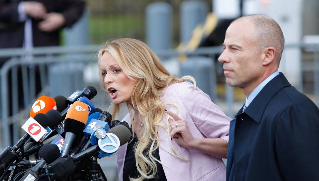 Cuando el caso salió a la luz en 2018, se encontró en el punto de mira, convertida en un icono feminista para algunos, pero odiada por los partidarios del magnate. Se espera que testifique en el juicio