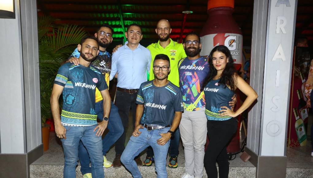 El equipo de We Run HN también se hizo presente.