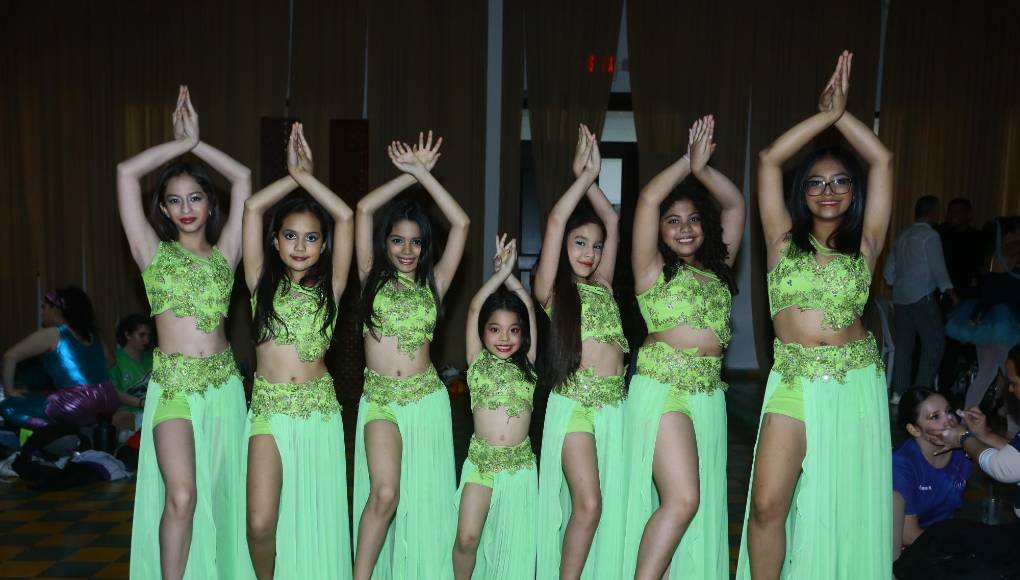 Bellas bailarinas del Centro Artístico Sampedrano demostraron su talento en la danza árabe
