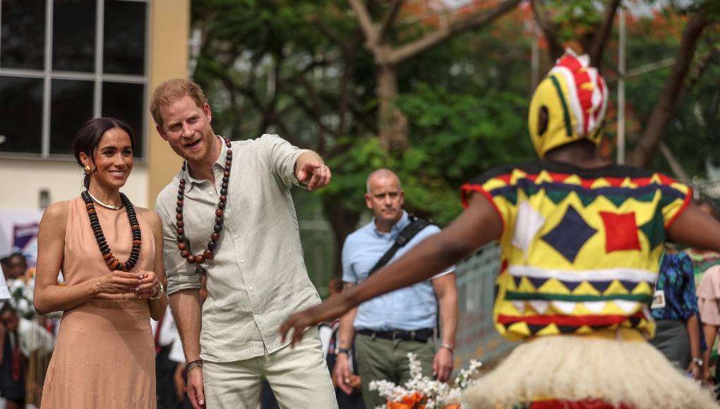 Los duques de Sussex llegaron a Lagos, la ciudad más poblada de Nigeria y su capital económica, después de pasar dos días en Abuya.