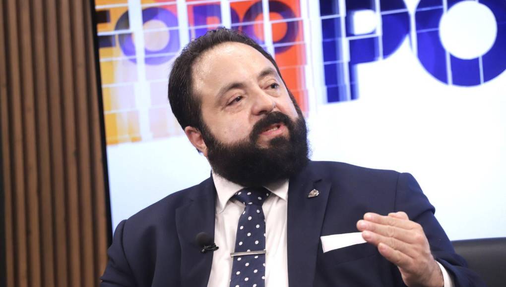 En ese sentido, Luis Redondo dijo que las opiniones y posturas de la embajadora “lo tienen sin cuidado”. 