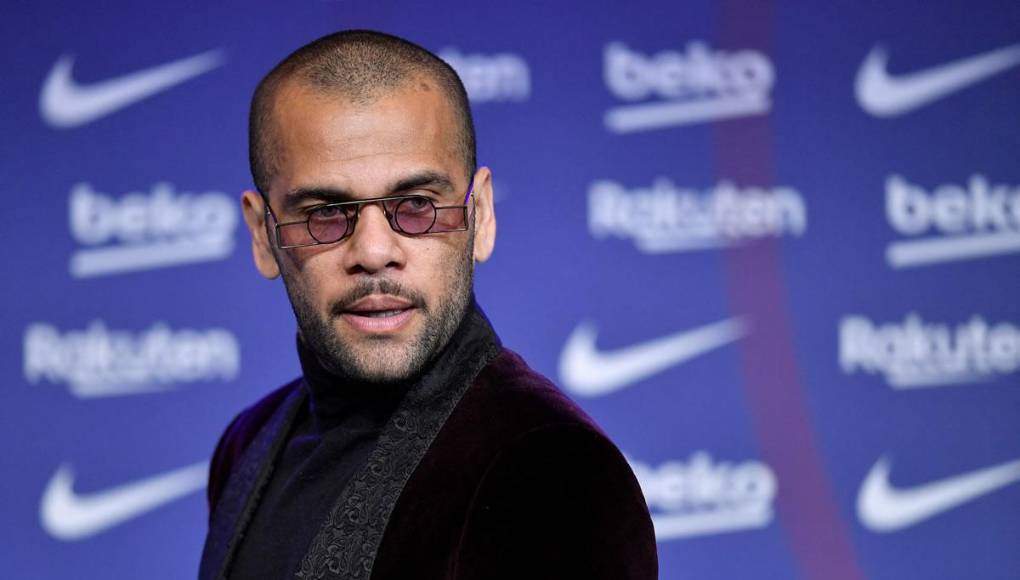 Asimismo, le impiden a Dani Alves comunicarse con la denunciante por cualquier medio y acercarse a ella a menos de 1.000 metros, según ha informado el Tribunal Superior de Justicia de Catalunya (TSJCat).
