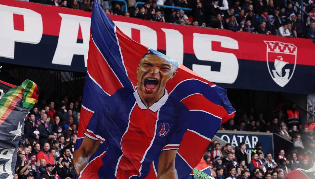 Los aficionados del PSG, en especial los ultras, ya han mostrado en el Parque de los Príncipes y fuera del campo el descontento que tienen con Mbappé por la decisión. El futbolista, según informan desde Europa, cree que Qatar Sports Investments quiere dañar su imagen con los hinchas, para limpiar la suya por la marcha del goleador.
