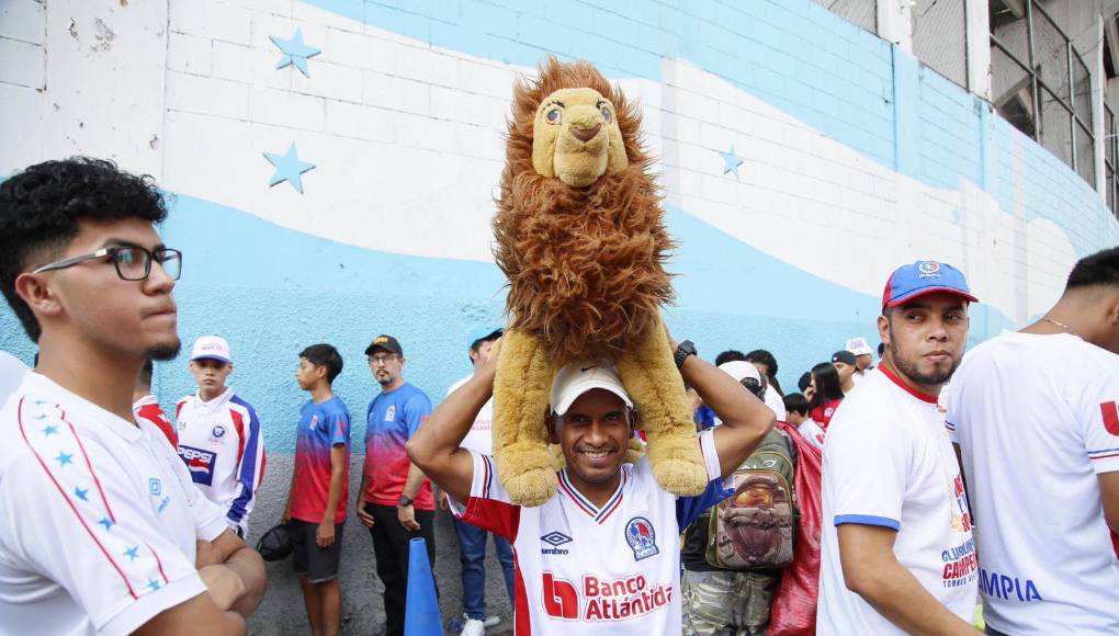 El León no podía faltar en la tremenda fiesta que se vivió en Tegucigalpa. 