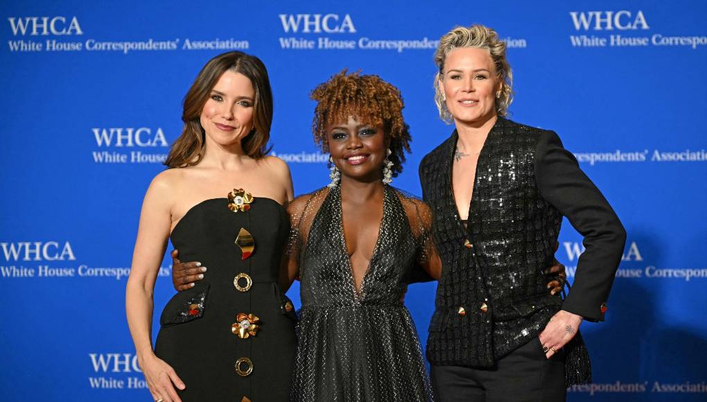 “Ahora mismo creo que la palabra que mejor lo define es ‘queer’. De hecho, no puedo decirlo sin sonreír. Y eso sienta muy bien”, reconoció la estrella de cine y TV. 