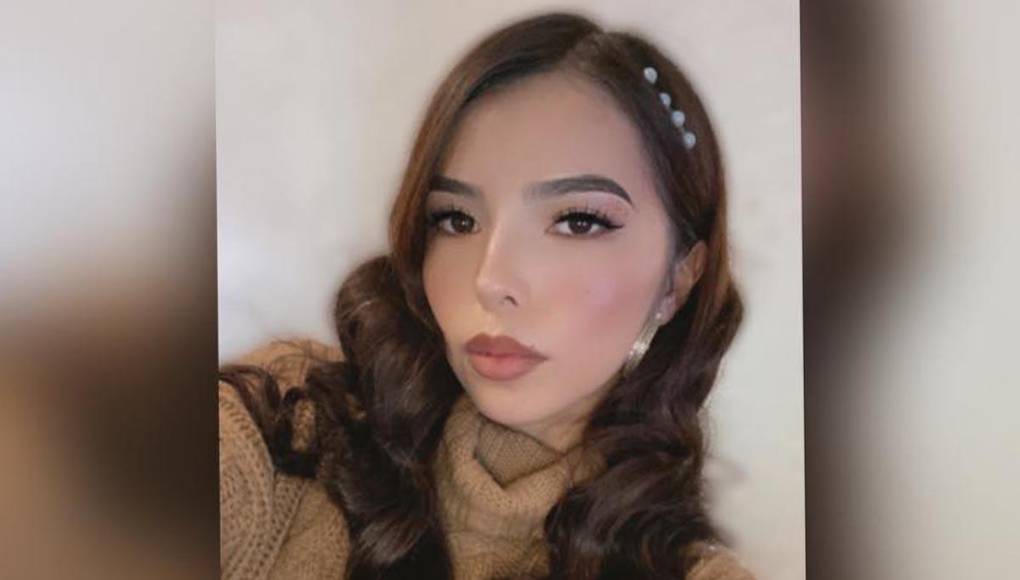 Los agente de investigación se percataron que Melany estaba sin ropa, tirada a un lado de la cama, inconsciente con un golpe en la cabeza y una herida en el cuello.