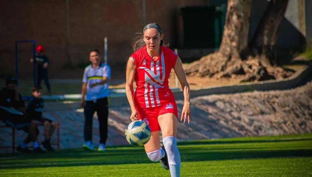 Asimismo, Figueroa participó en la Universidad Nacional 2018. Portaba el número 16 en los dorsales.