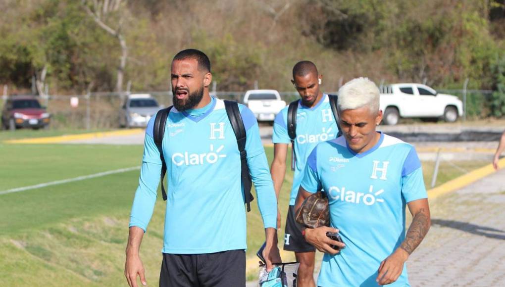 Andy Nájar sorprendió al llegar con un nuevo look al entrenamiento de la Selección de Honduras, junto al portero Edrick Menjívar, quien no jugará ante Costa Rica por estar suspendido.