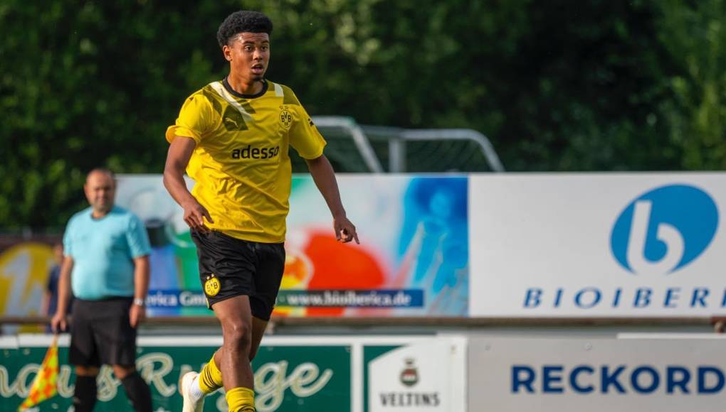 Leonardo García Posadas. 01/01/2005 (19 años). Es defensa central y volante de marca, nacido en Hamburgo, Alemania, milita para el Borussia Dortmund U19 en la competencia de la Bundesliga West U19.