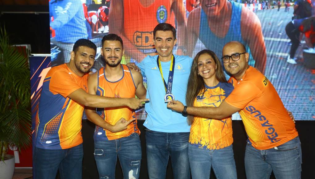 Pegassus Runners junto a Mario Valladares