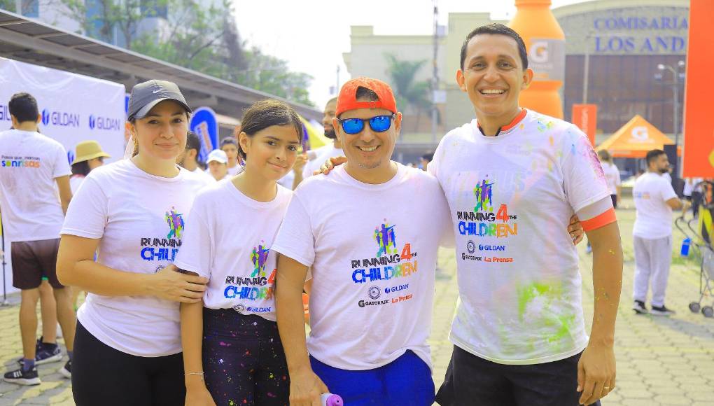 El periodista y ciclista Yeison Maldonado fue de los primeros en llegar al parqueo de Comisariato Los Andes para calentar para la carrera.