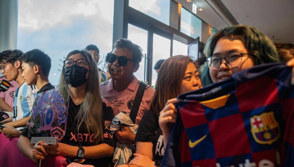 En el momento de la salida a la venta de las entradas, el pasado mes de diciembre, los hinchas se apresuraron a desembolsar sumas exorbitantes, pagando entre 880 y 4.880 dólares hongkoneses (entre 103 y 573 euros) por conseguir cualquiera de las 40.000 disponibles.