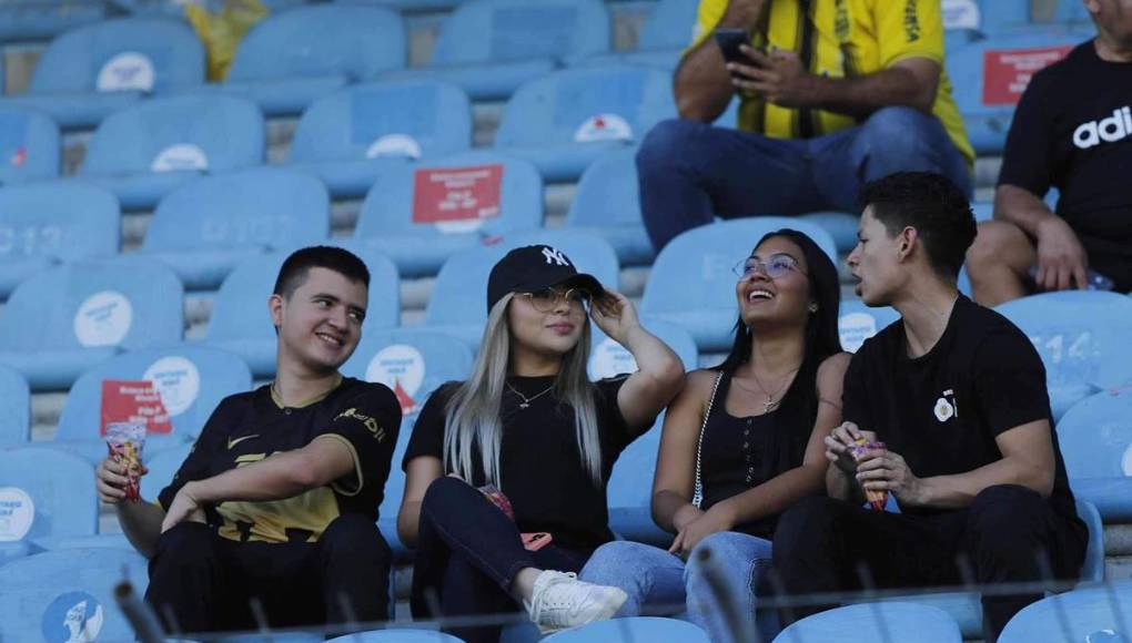 Un buen ambiente se vivió en el estadio Olímpico durante el Clásico Real España-Olimpia.