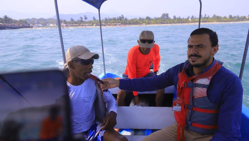 Las lanchas se reportan listas para darle a los veraneantes un recorrido por la bahía.