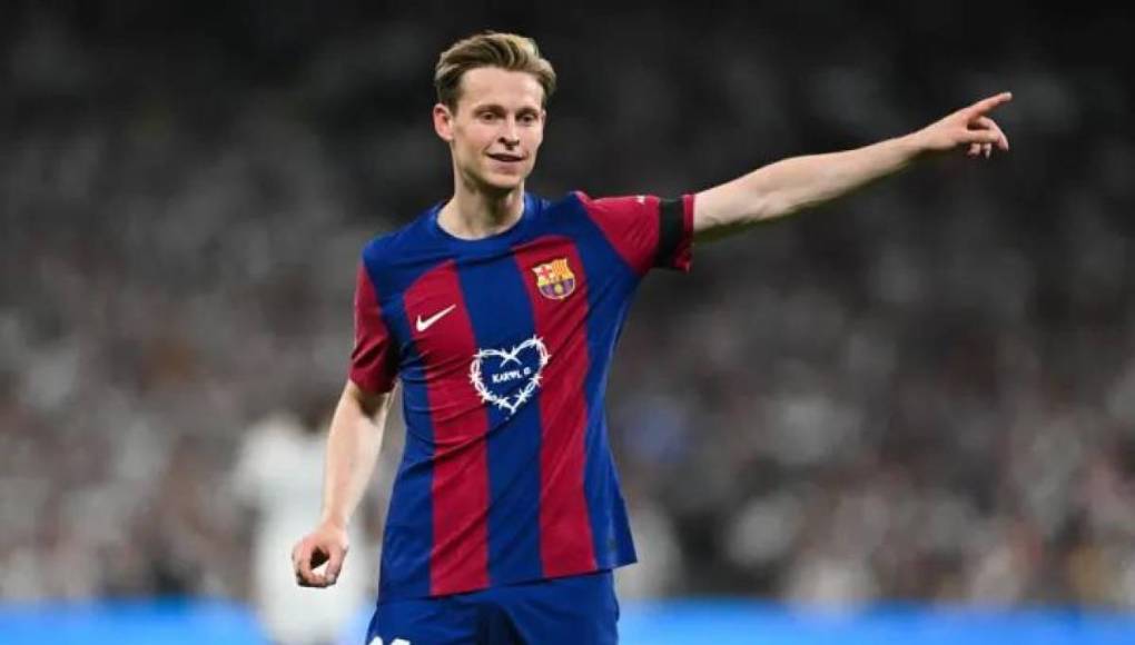 Frenkie De Jong: El neerlandés podría irse del Barcelona por una cuestión de dinero, el equipo culé debe vender para comprar y uno de los jugadores con ficha alta es el volante.