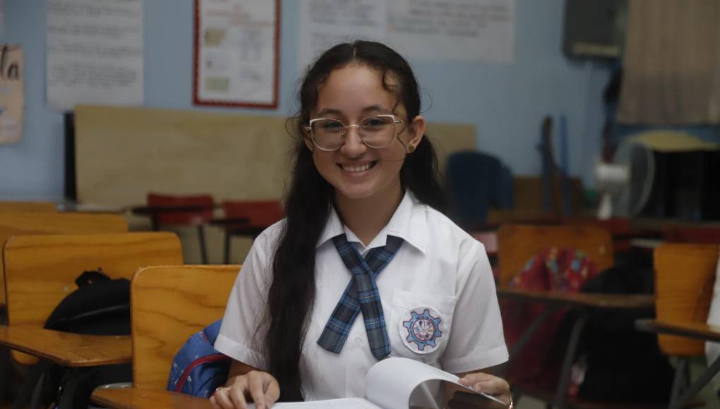 Izza Velásquez destacó que al no más salir del colegio pondrá su propia empresa, dado a que está lista y preparada para realizarlo ya que tiene una base de estudios, posterior estudiará una carrera universitaria en Comercio Internacional.