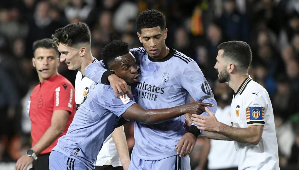 El Real Madrid entiende que, ateniéndose al acta del colegiado, no se produjo ningún insulto y la expresión de Bellingham no merece ser castigada con una cartulina roja que le impedirá, como mínimo, jugar el partido de la vigésimo octava jornada ante el Celta de Vigo en el Santiago Bernabéu. 