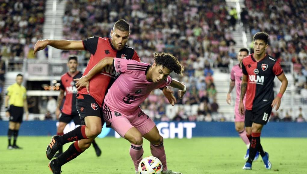 El hondureño David Ruiz jugó de titular y estuvo los 90 minutos del partido en e campo.