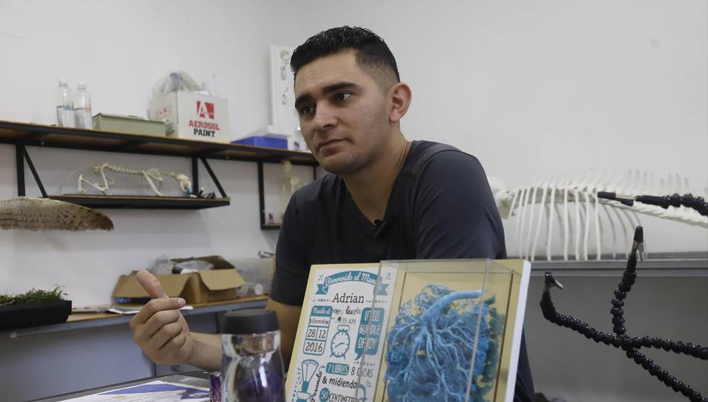 En cuanto a sus planes, dijo que sueña con terminar la universidad, encontrar trabajo, sacar una especialidad en cirugía reconstructiva, seguir investigando y quedarse en su país, para demostrar que Honduras también puede ser líder en innovación médica. Además, sueña con abrir el primer laboratorio en técnicas anatómicas de Centro América. Para este último proyecto abrió una cuenta de <a rel="nofollow" href="https://gofund.me/124b123c">Gofundme</a>.