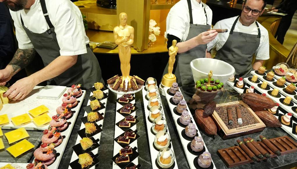 El equipo de Puck, conformado por 120 chefs y cocineros, prepararán el próximo 10 de marzo más de 60 platillos y postres para celebridades, sus acompañantes, gente de la industria y prensa que acudirán al encuentro que sucederá en la terraza del teatro Dolby (Los Ángeles, EE.UU.) una vez que los triunfadores de la noche hayan sido anunciados.