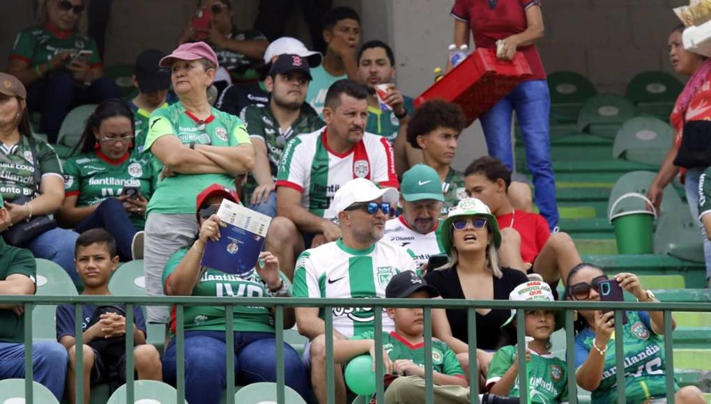 Bellas chicas y la fiesta del Yankel: ambientazo en el Marathón vs Génesis