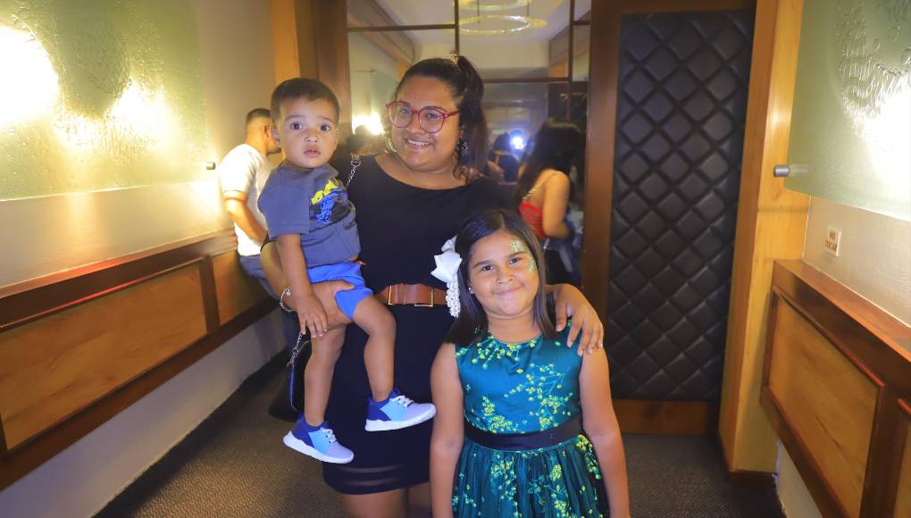 Ciro Hassam, Kenia Rodríguez y Cristhina Evangeline