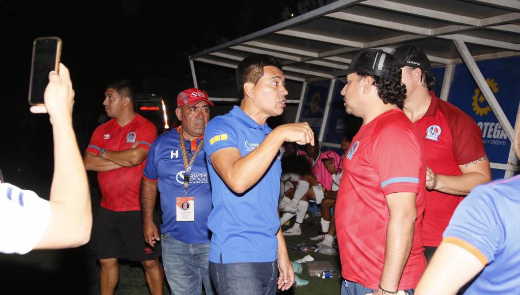 “Yo prefiero ganar en cancha, en ningún momento alguien del club hizo algo, se le dijo al profe Troglio porque él cree eso”, comentó Orlando López, DT de Lobos, tras el juego.