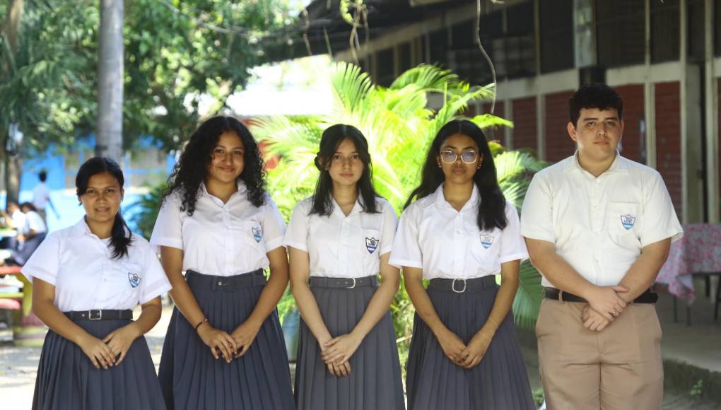 Todos ellos mencionaron que la clave del éxito de su excelencia académica se debe a la constancia y la perseverancia con la que le han dedicado a sus estudios, agradecen a sus padres y maestros por la formación inculcada.