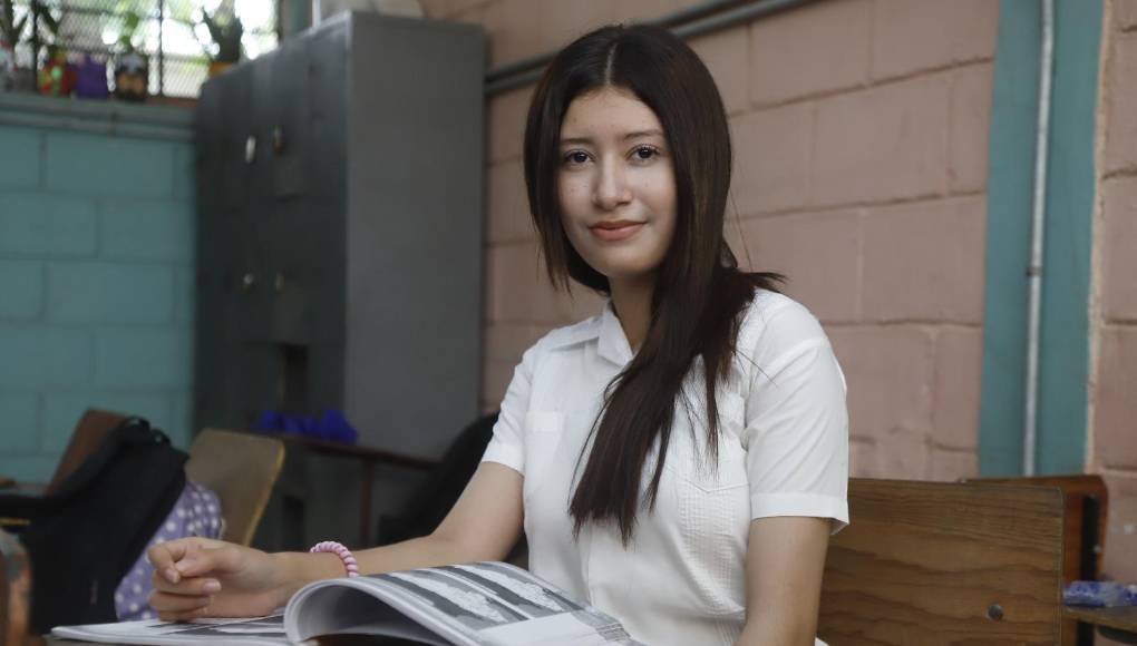 Hernández Rivera, agregó que en sus pasatiempos recibe un curso de inglés y que sus materias favoritas son Español y Contabilidad. “Dedico este triunfo estudiantil a Dios y mis padres que son los que me han apoyado”, finalizó.