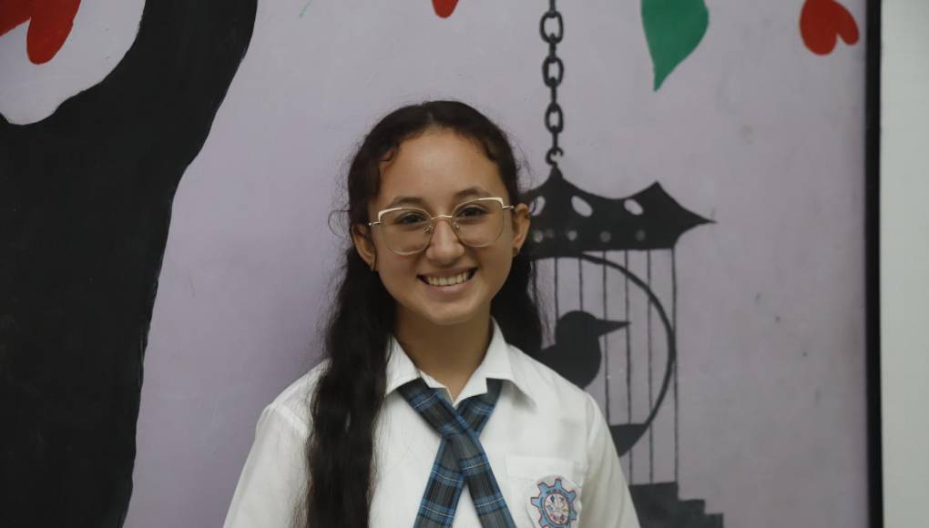 Velásquez agregó que su clase favorita es Matemáticas Finaciera y que sus éxitos son compartidos con su familia ya que han sido la base para escalar como estudiante.