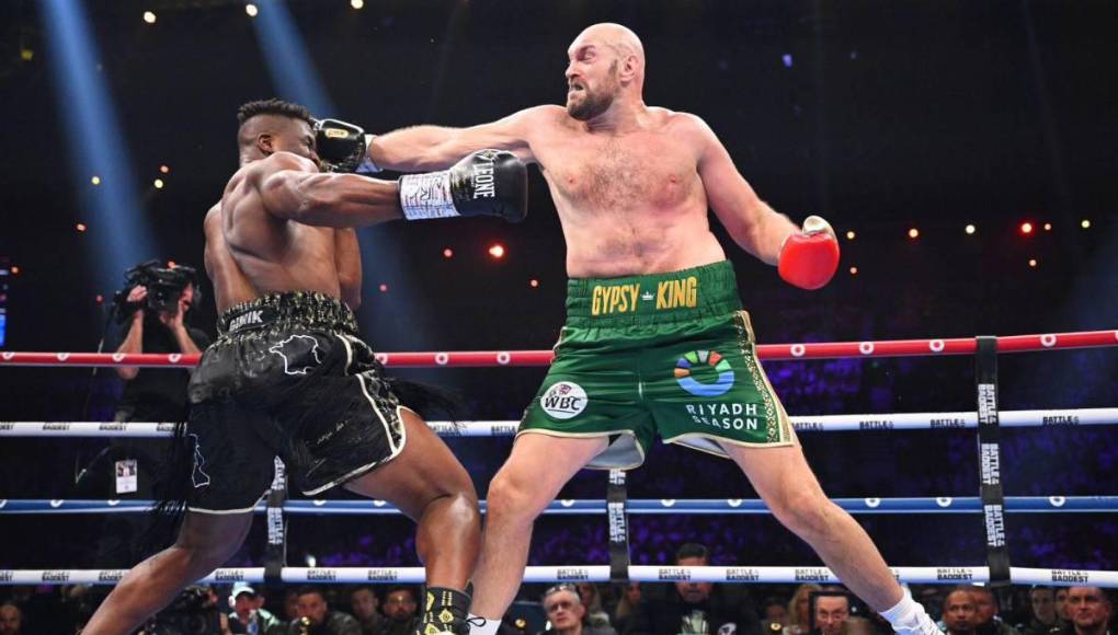 La trágica noticia de su fallecimiento ha conmocionado al mundo del boxeo, incluyendo a Tyson Fury, campeón mundial de los pesos pesados, quien expresó su condolencia y reflexionó sobre los riesgos inherentes al deporte.