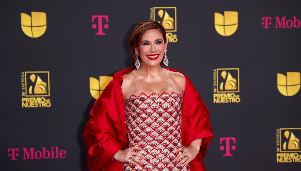 Angélica Vale ha causado sensación en varios eventos a los que ha asistido por su impactante cambio físico. La estrella de telenovelas dijo en una reciente entrevista que por años había luchado con problemas hormonales, y que después de tanto, encontró a una doctora que le ayudó a controlar esta situación. 