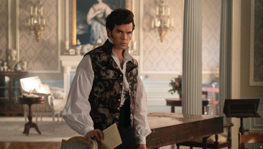 Bridgerton, basada en una serie de novelas de la escritora Julia Quinn, sigue a ocho hermanos en su búsqueda del amor y sus relaciones en el Londres de principios del siglo XIX. La serie, producida por Shonda Rhimes, ha recibido elogios tanto por su reparto inclusivo como por su cruda aproximación a la intimidad en pantalla.