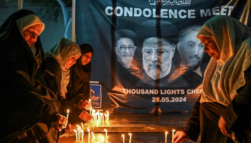 Durante su mandato, Raisí enfrentó una ola de protestas en 2022 tras la muerte tras el deceso en custodia policial de la joven Mahsa Amini, una crisis económica agravada por las sanciones estadounidenses y un aumento de las tensiones con su enemigo jurado, Israel, por la guerra en Gaza.