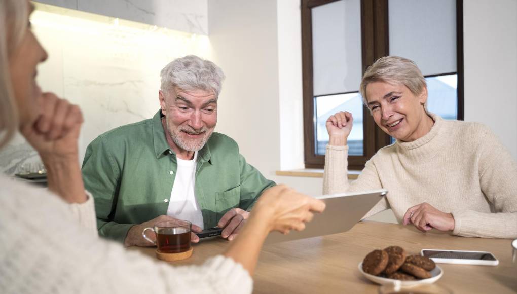 Ser socialmente activo es vital para las personas con Alzheimer