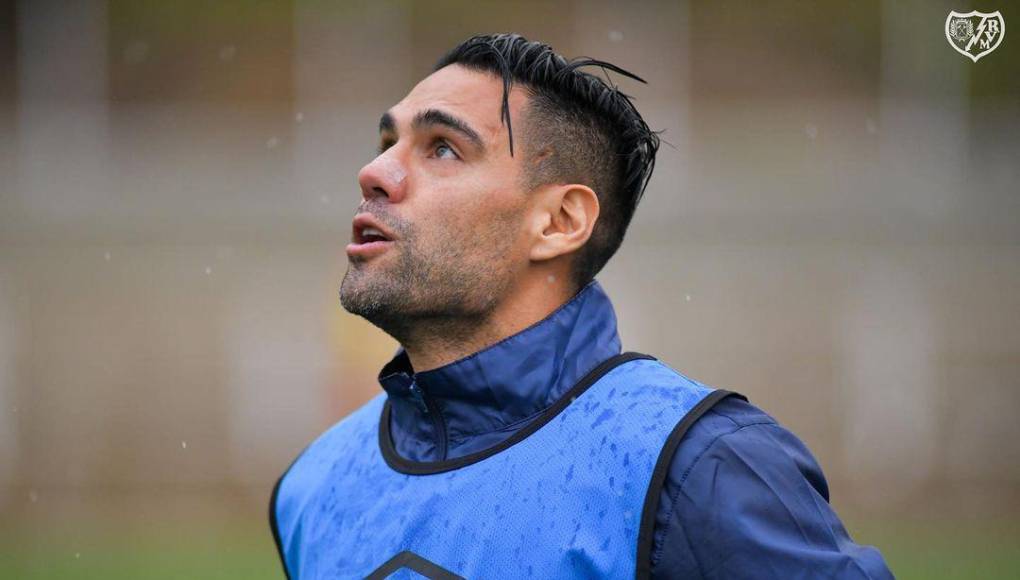 El colombiano Radamel Falcao estaría saliendo del Rayo Vallecano y podría llegar al fútbol de México.Los Tigres se han interesado en ficharle para la próxima campaña.