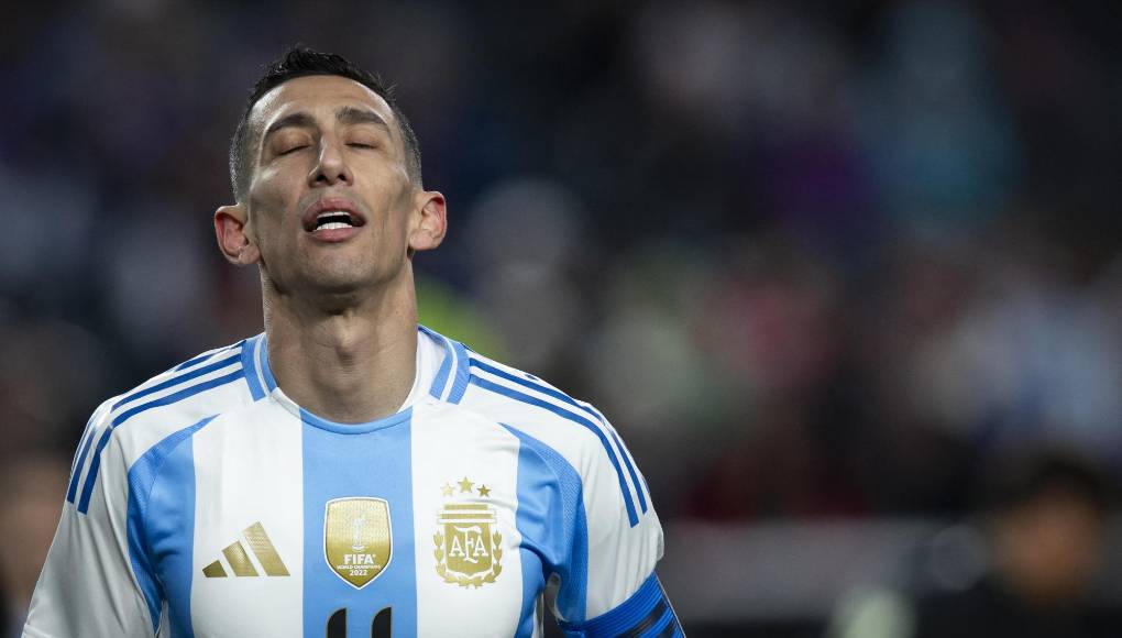 Gabriel López, jefe de seguridad de la urbanización, declaró que se escucharon “cuatro detonaciones” antes de que un Renault Megane se alejase a toda velocidad tras lanzar el paquete.