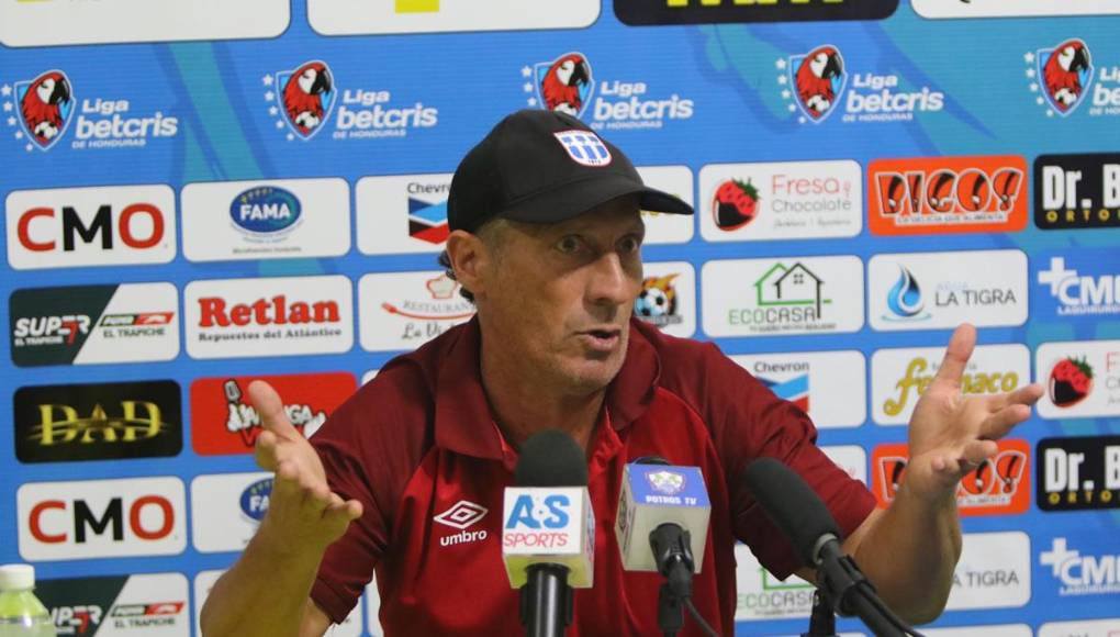 Pedro Troglio se mostró muy molesto en la conferencia de prensa tras perder el invicto ante Olancho FC.