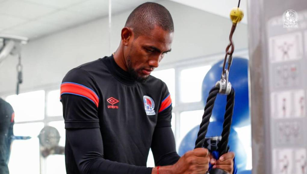 Jerry Bengtson finalizó su contrato con Olimpia y ambas partes están de acuerdo en extender el mismo.
