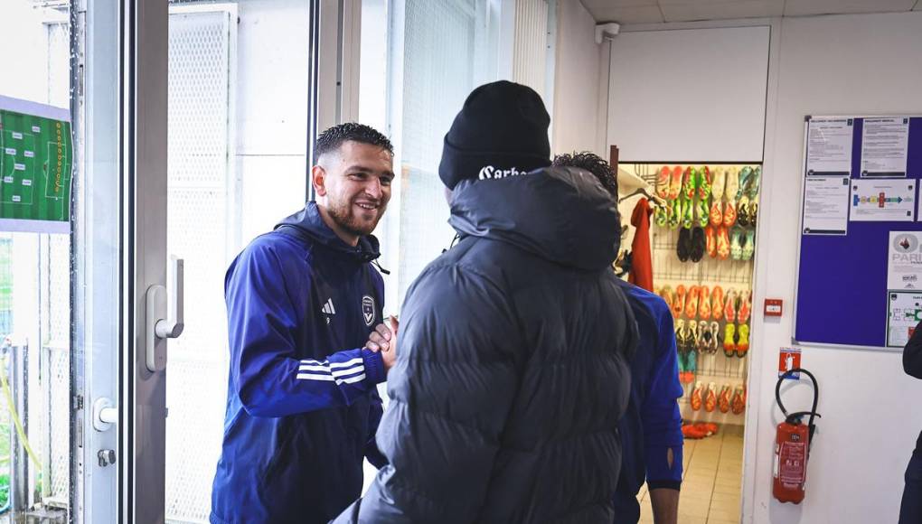 La emoción y alegría del delantero hondureño por volver a ver a sus compañeros era evidente. 