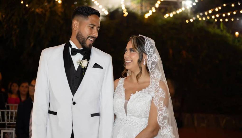 Se trata de Lesvin Medina, jugador del conjunto universitario quien se casó con la joven Jennifer Michelle.