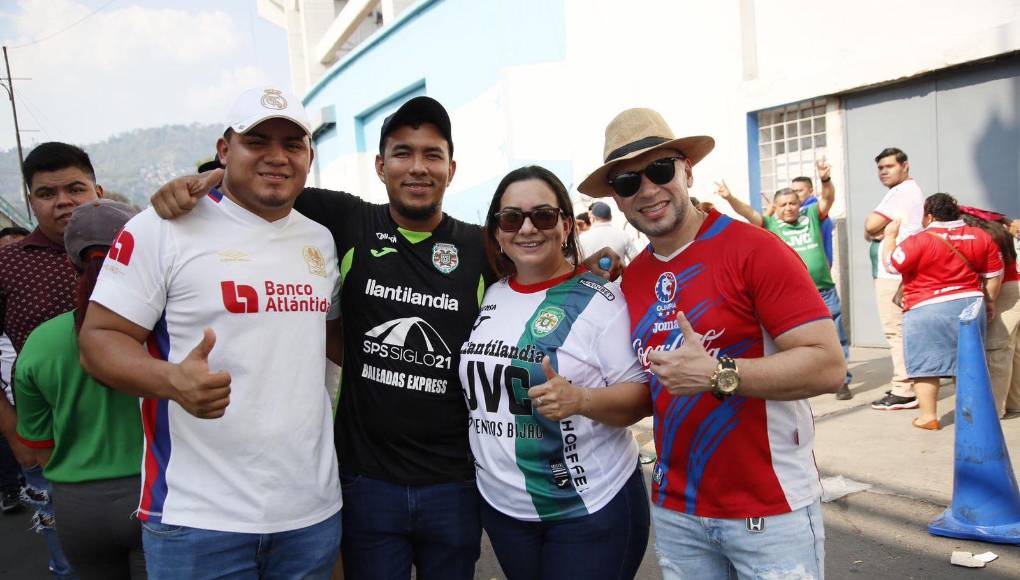 Los aficionados verdolagas también llegaron al recinto capitalino para apoyar a Marathón, que busca la décima copa en su historia. 