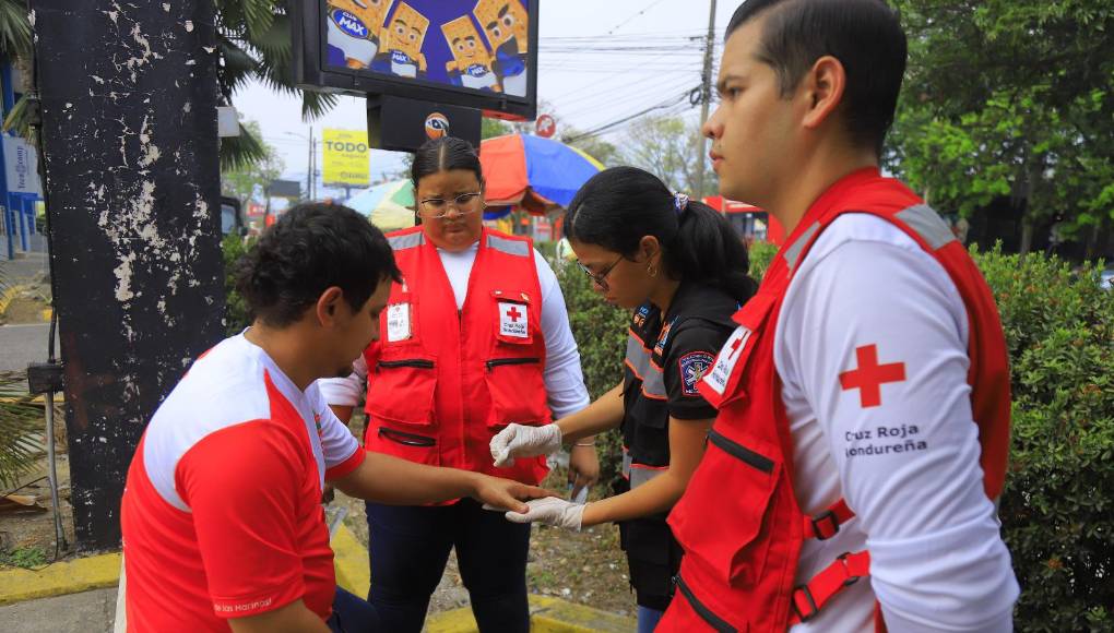 Cruz Roja también prestó sus servicios a los corredores.