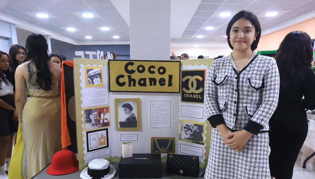 Gabriela Paz representó a Coco Chanel, reconocida diseñadora de alta costura francesa. La única diseñadora de moda que figura en la lista de las cien personas más influyentes del siglo XX de la revista Time