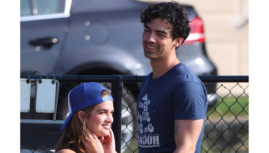 Sin embargo, los dos enamorados han dejado ahora una serie de pistas, en sus redes sociales, que dejan claro que su idilio va viento en popa. Joe y Stormi se encuentran estos días en Sídney (Australia) y recientemente disfrutaron de un romántico paseo en barco por la bahía de la ciudad.