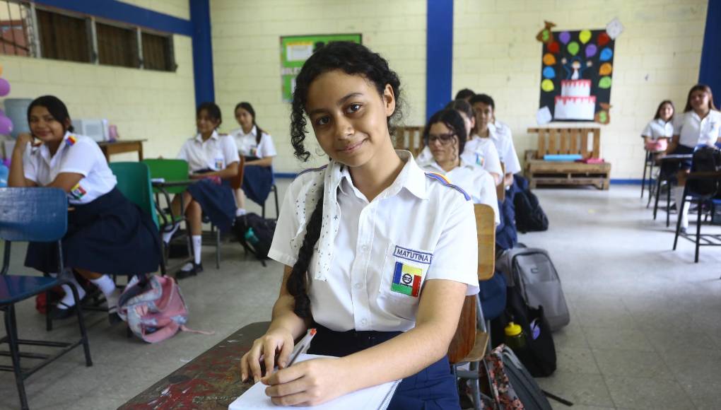 Alicia Zepeda contó que pese a que la carrera de Banca y Finanzas es muy demandante en los estudios aspirará a convertirse en licenciada de la carrera de Administración de Empresa. 