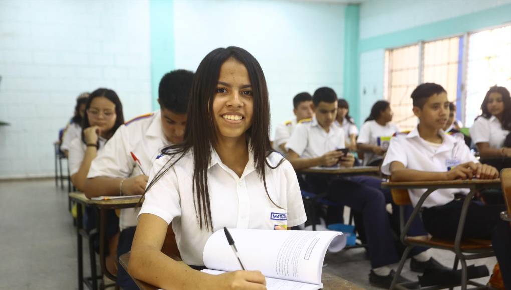 Cecilia Pérez relató que admira la dedicación que sus padres le dedican en sus estudios y que sueña con convertirse en diseñadora gráfica.